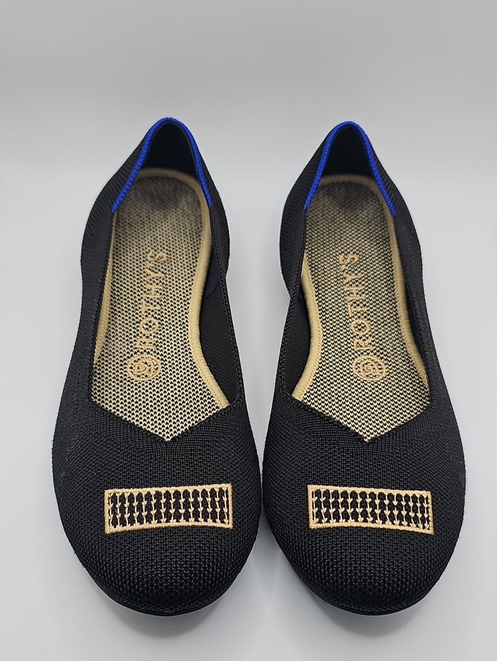 Women’s RARE ROTHY'S Limited EDITION HOLIDAY LICORICE Golden Embroidered Size 8